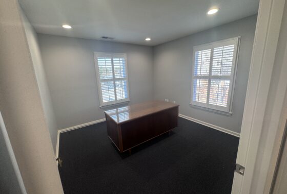 7 Office Suite- 1,600 SQ FT- Seneca photo 5