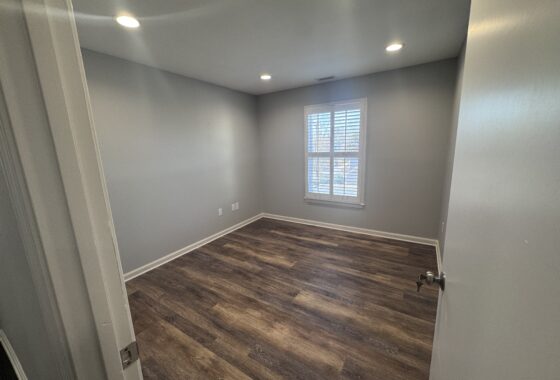 7 Office Suite- 1,600 SQ FT- Seneca photo 7