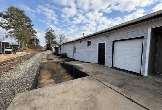 1770 SQ FT Warehouse Space Near Downtown Seneca photo 1