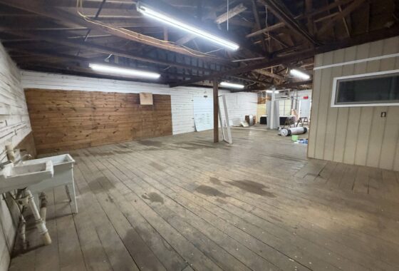 1770 SQ FT Warehouse Space Near Downtown Seneca photo 11