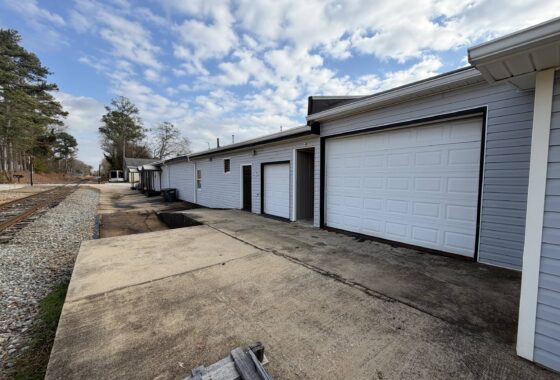 1770 SQ FT Warehouse Space Near Downtown Seneca photo 12